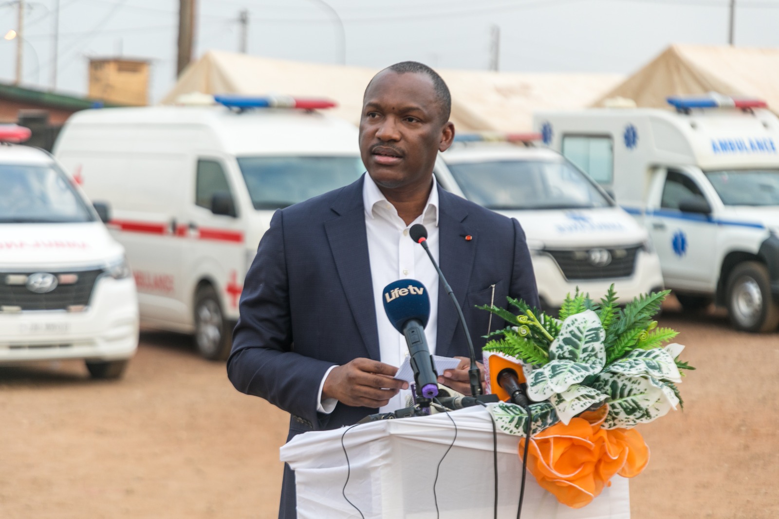 Haut-Sassandra: Mamadou Touré aux petits soins des populations, 10 ambulances offertes à la région et des véhicules aux chefs centraux 