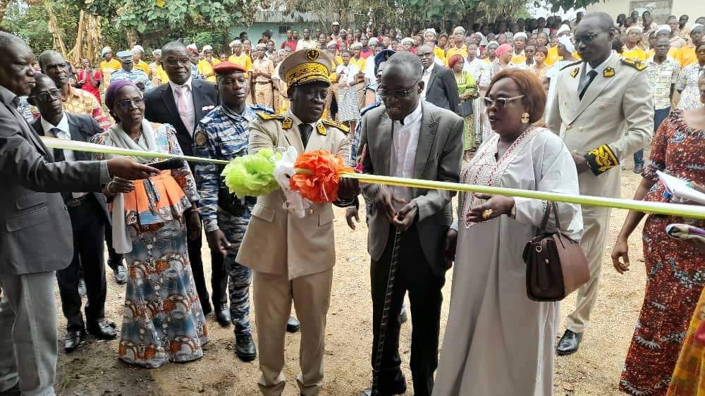 Agnéby-Tiassa : Le Conseil régional remet les clés d’un bâtiment réhabilité au lycée Ernest Boka d’Agboville