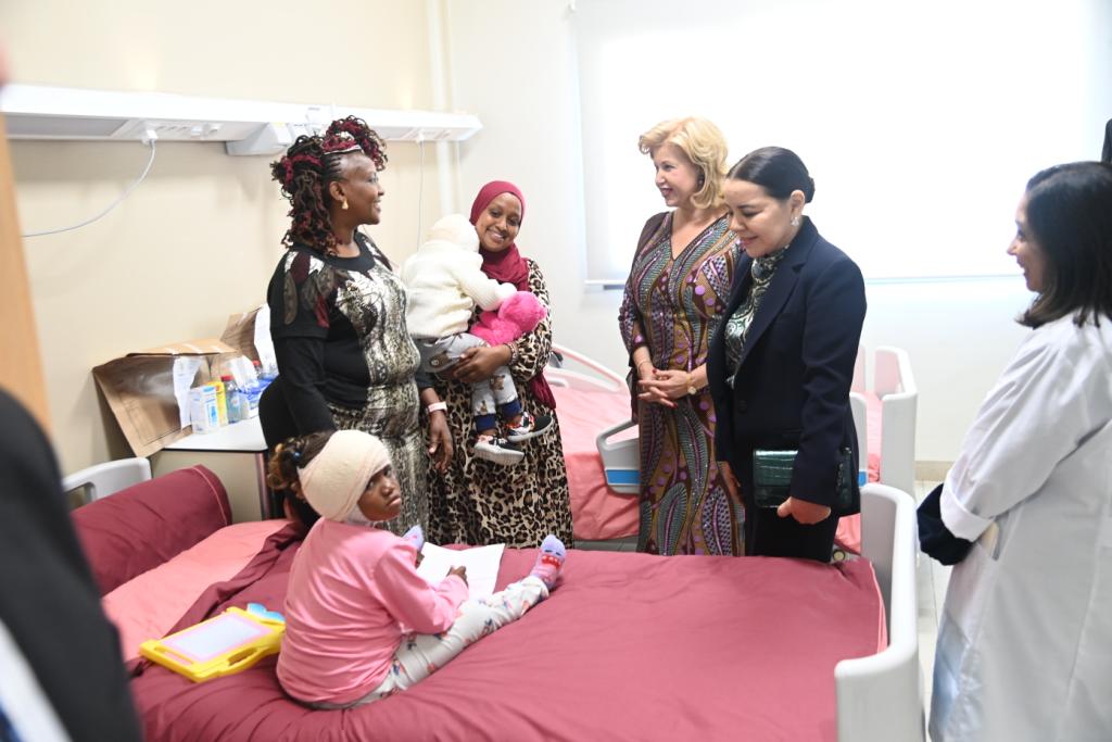 En visite au Maroc, Dominique Ouattara s'enquiert de l'état de santé d'une dizaine d'enfants ivoiriens opérés gratuitement de surdité