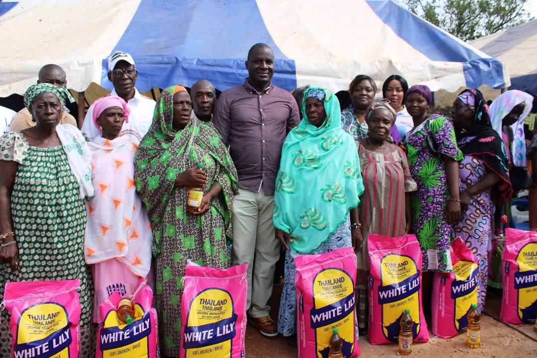 Tiassalé: 3 mois après les élections municipales, Alpha Sanogo signe son grand retour sur le terrain et offre des vivres à 1500 veuves