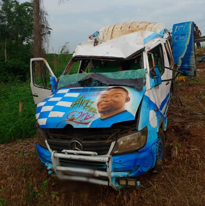 Zoukougbeu : Une sortie de route d'un mini car fait 05 blessés graves dont 01 décès