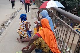 Côte d'Ivoire : Les commerçants ambulants, les mendiants et les Wottros désormais interdits à Abidjan