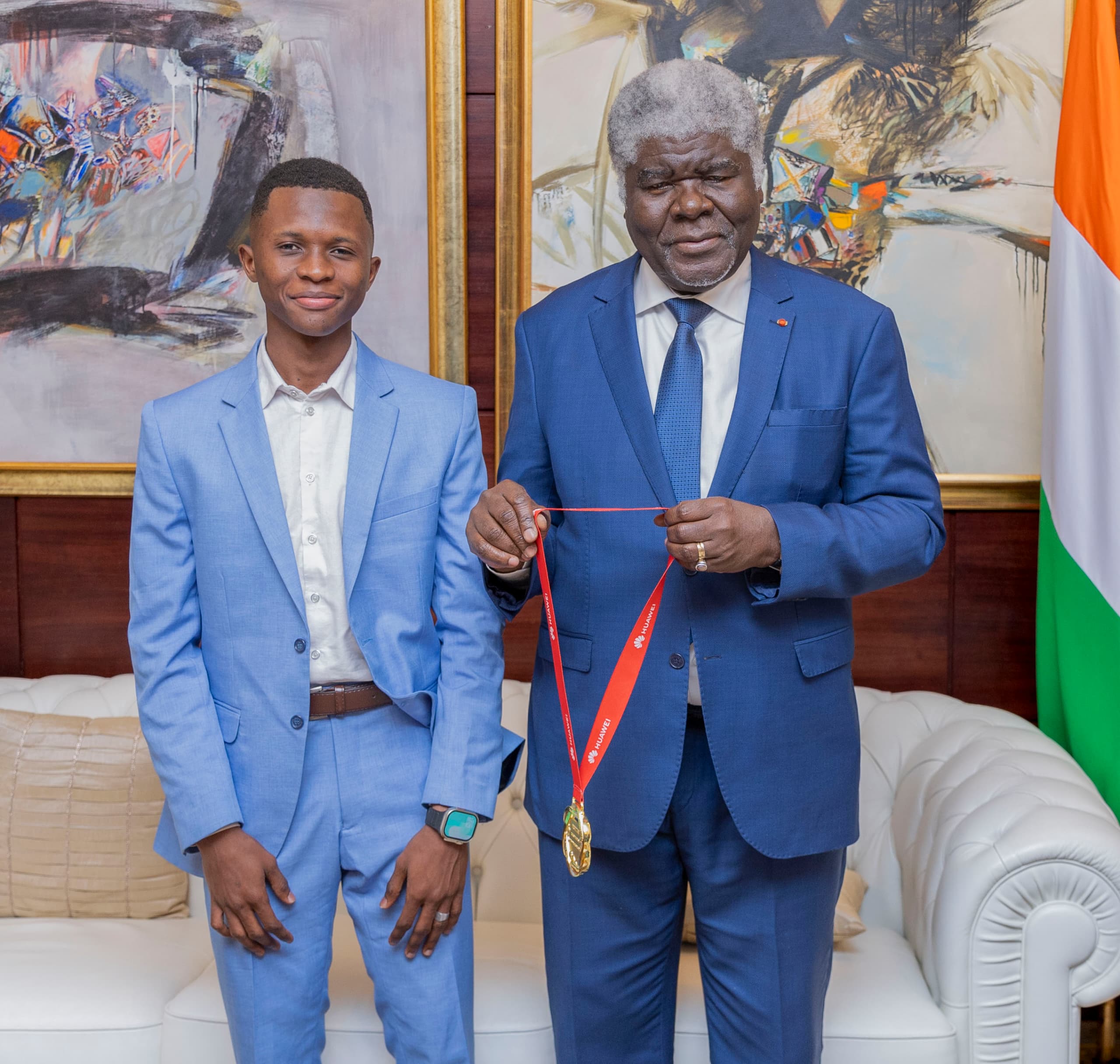 Beugré Mambé apporte le soutien du gouvernement à l’étudiant ivoirien, Diakité Yacouba, vainqueur de la compétition