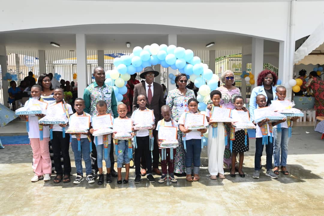 Groupe Scolaire d’Excellence Children of Africa d’Abobo: "Fière des enfants pour le sérieux dans leur travail", Dominique Ouattara célèbre les meilleurs