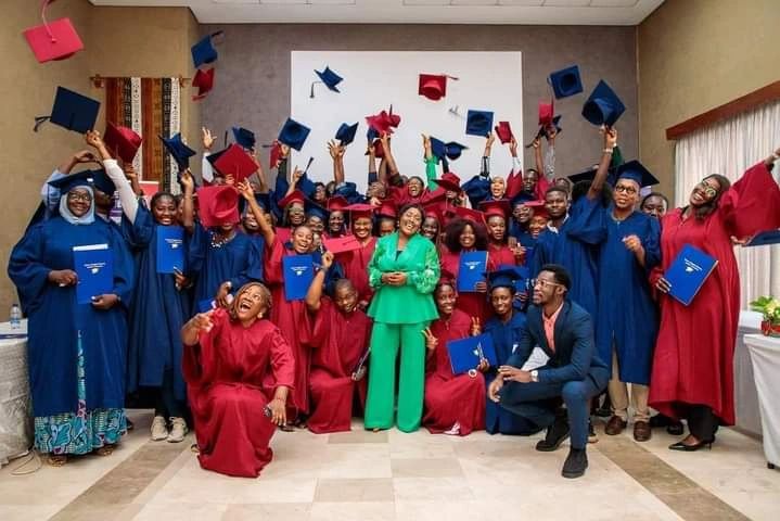 Côte d’Ivoire : La structure Binnie's English Training (BET) honore 100 apprenants