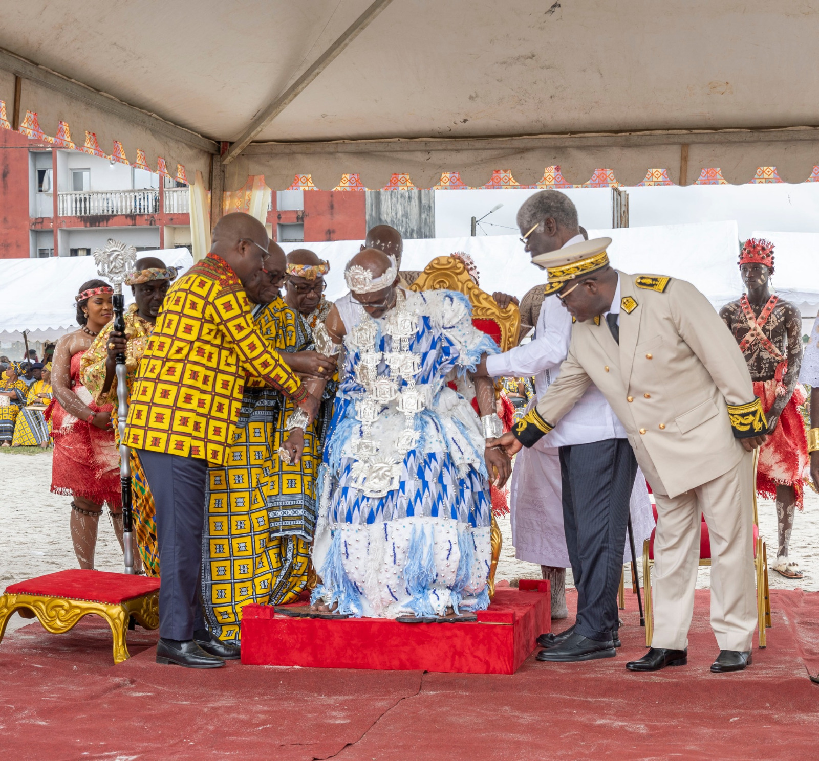 Abidjan : Arsène Djako, nouveau du village d'Aboboté, intronisé en présence du Premier ministre Beugré Mambé