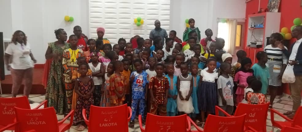 Lakota : 50 Orphelins et Enfants Vulnérables (OEV) de l’ONG Ruban Bleu en sortie récréative à la Mairie de la commune