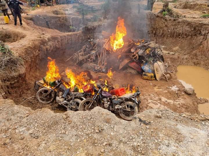 Lutte contre l’orpaillage clandestin : Un important lot de matériels détruits par la Gendarmerie nationale dans la Bagoué