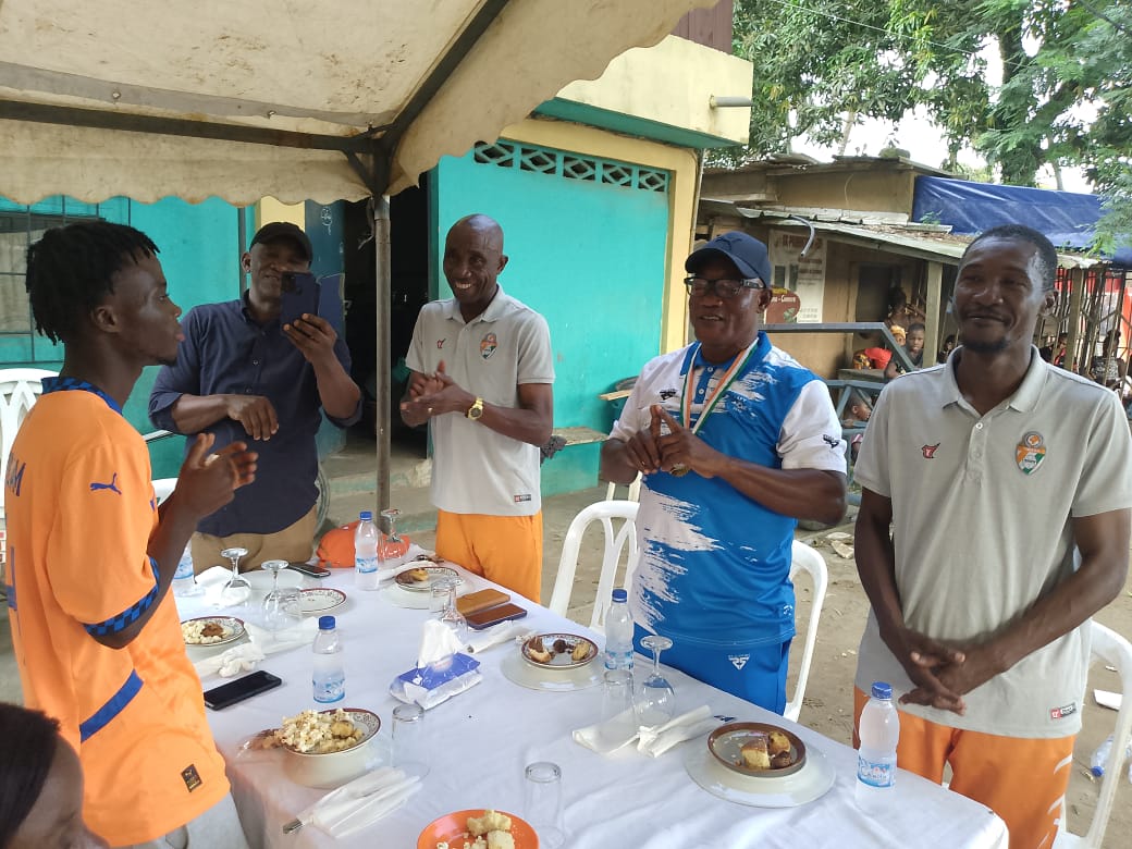 Yopougon: Les "passionnés" honorent leur champion du Monde de Maracana, Coach Yobo Sylvain