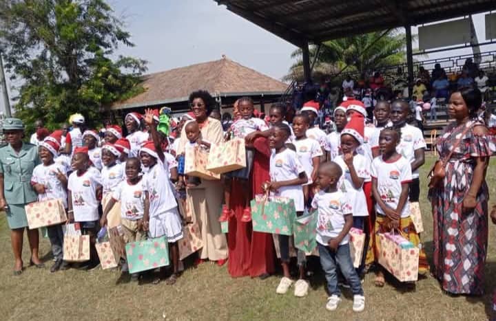 Noël anticipée : Près de 250 enfants cadeautés par la Fondation "Force et Vie" et l'Armée française