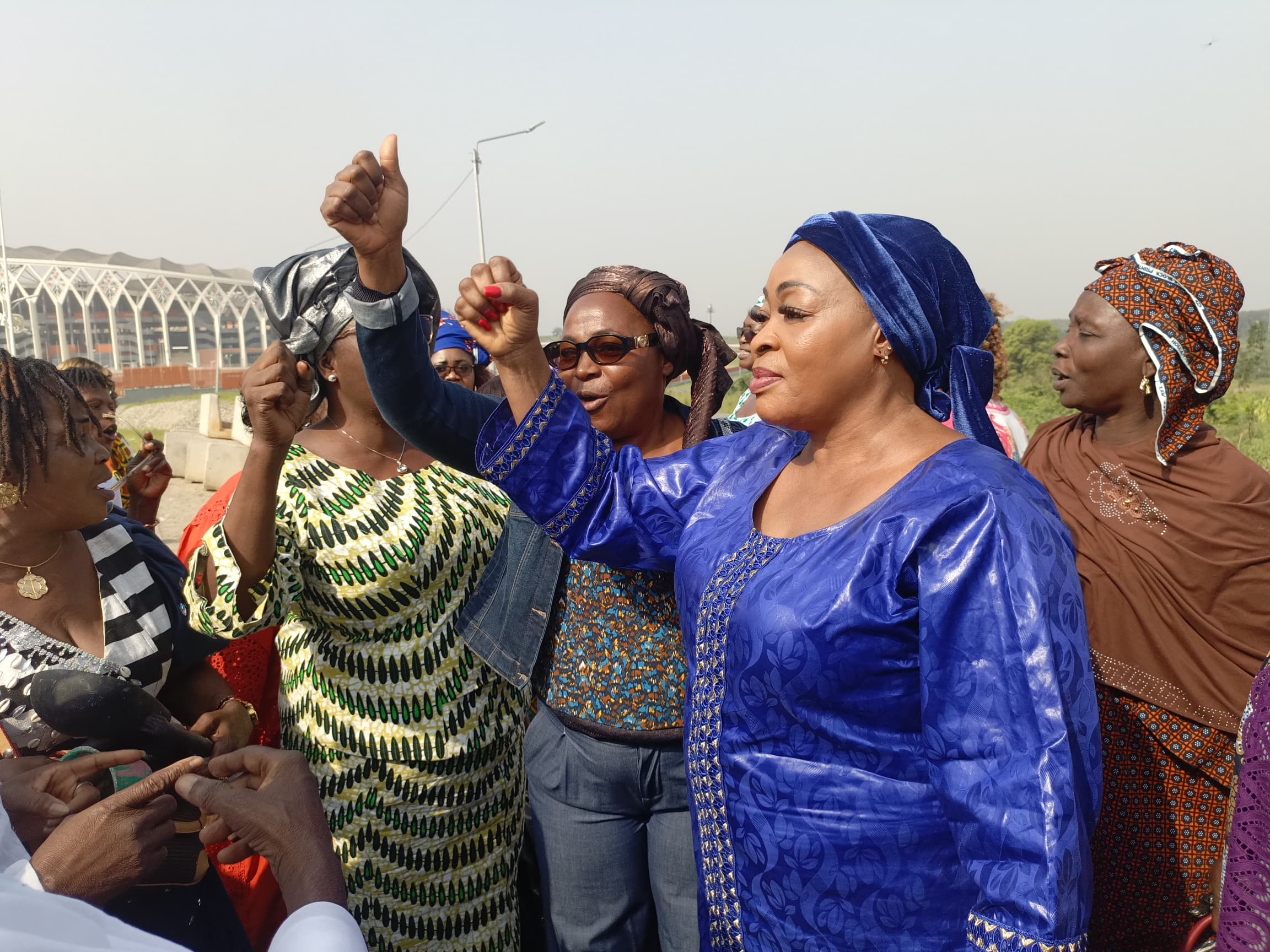 Malgré le report de la cérémonie de la paix du Caucus des femmes, plus de 1000 femmes de l'Agneby-Tiassa envahissent Abidjan