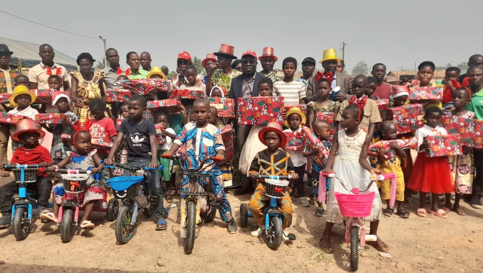 Agboville: Dr Aka Charles Koffi offre un Noël de rêve à plus 140 d'enfants de la sous-préfecture de Grand-Morié