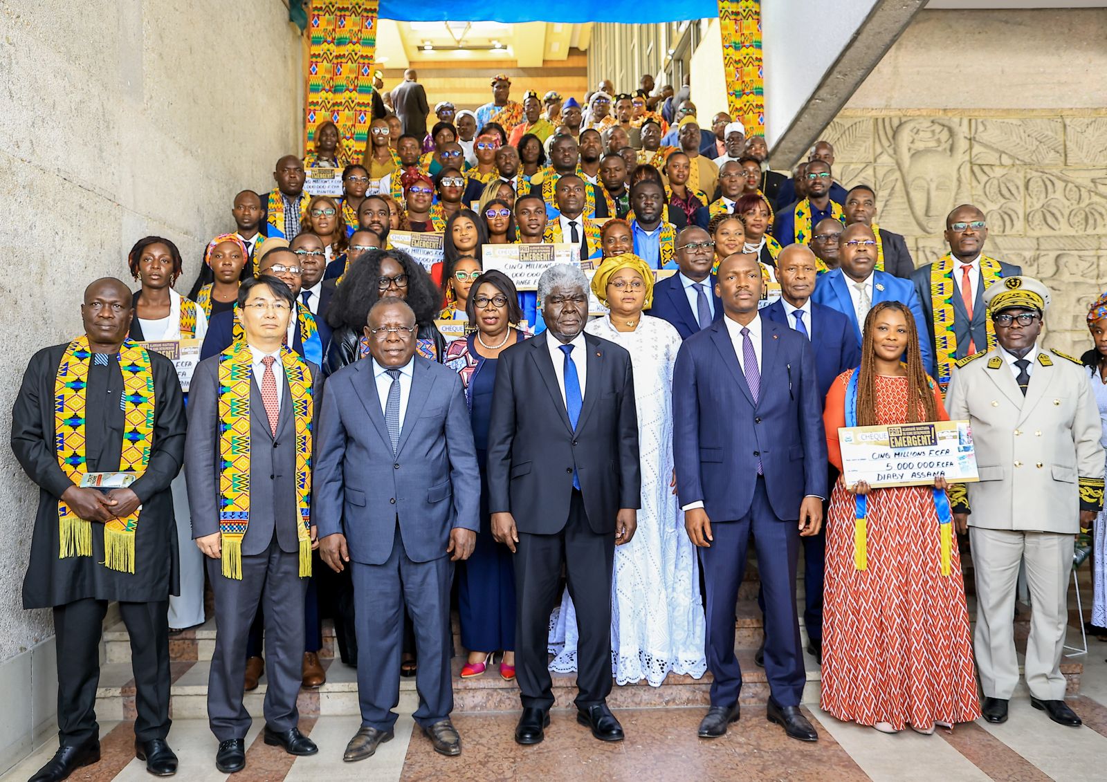 "Prix Alassane Ouattara du Jeune Entrepreneur Émergent": 40 jeunes reçoivent 200 millions de FCFA pour le financement de leurs projets